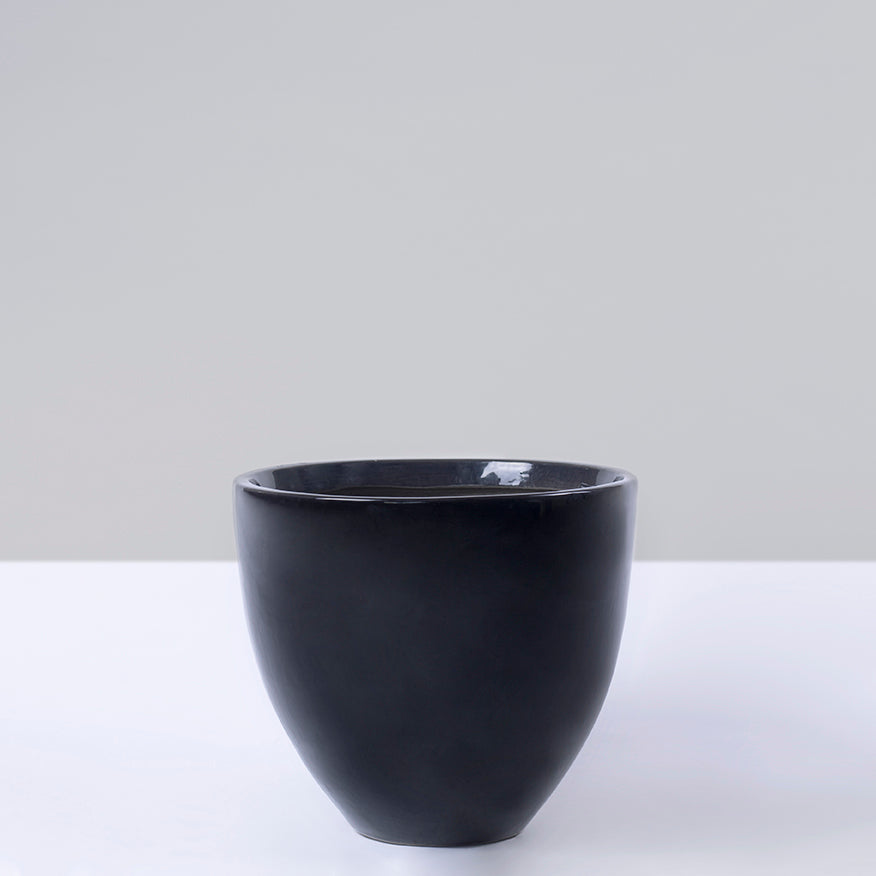 Medium size Echoing Eternity-Slim Ceramic Panter in Black color.